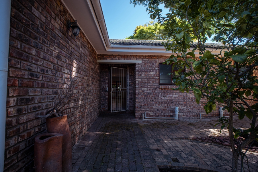 4 Bedroom Property for Sale in Heather Park Western Cape